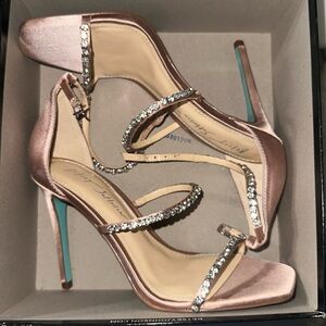 NEW Betsey Johnson Crystal sandal heel